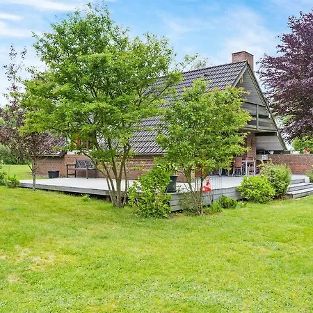 Three-bedroom Holiday In * Fur